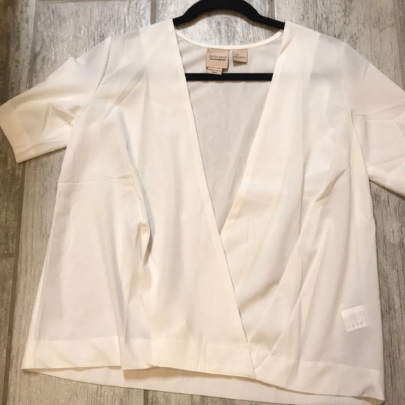 Della Bee white cross front short sleeve blouse - Picture 3 of 4